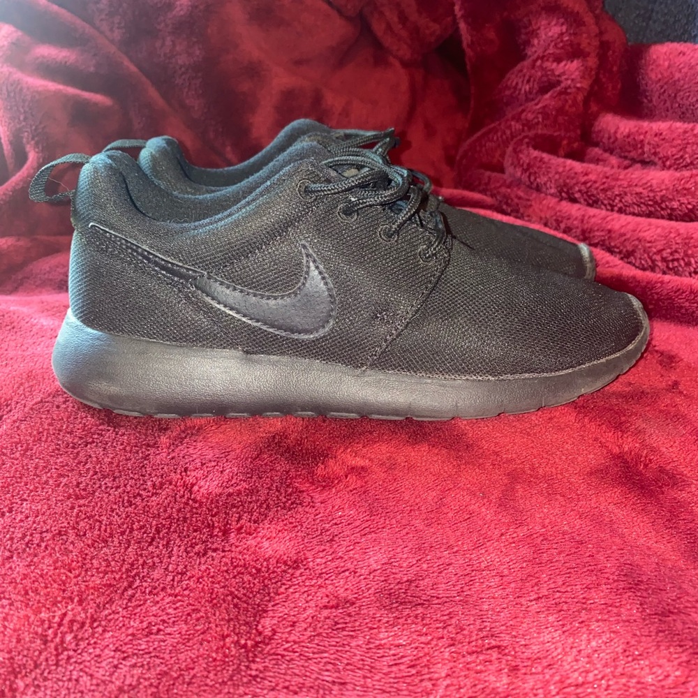 Black Nike Roshe One